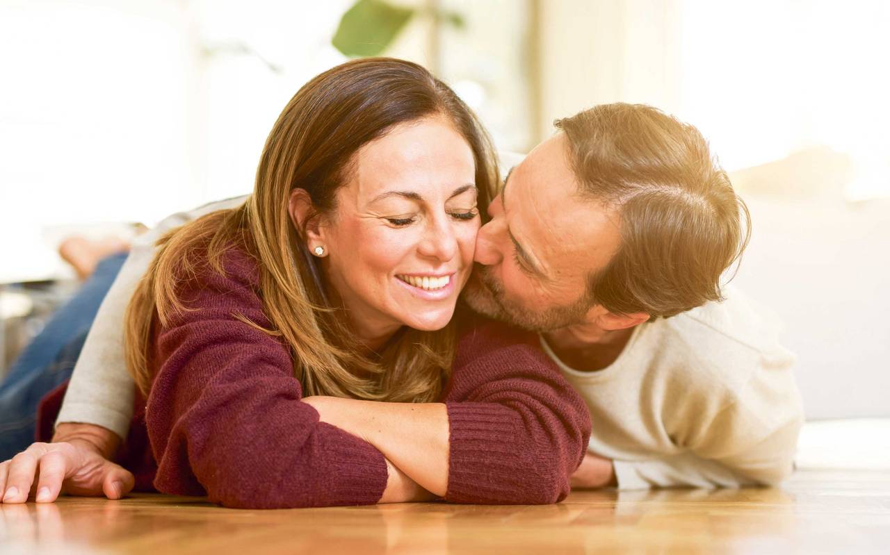 Traumpartner NRW Paar liegend