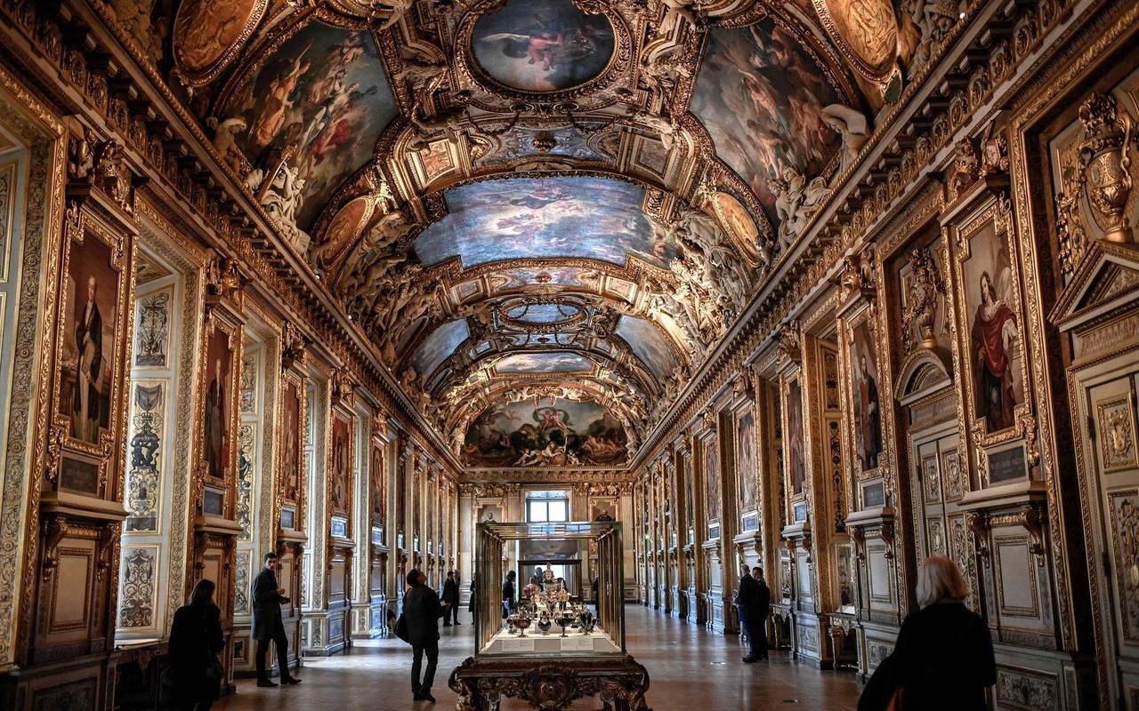 Einbruch in Louvre in Paris