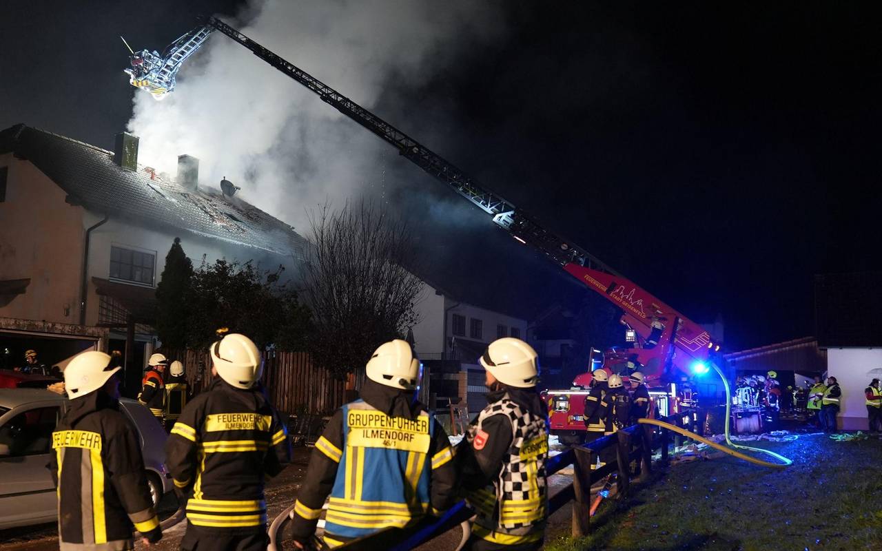 Doppelhaushälfte in Vollbrand