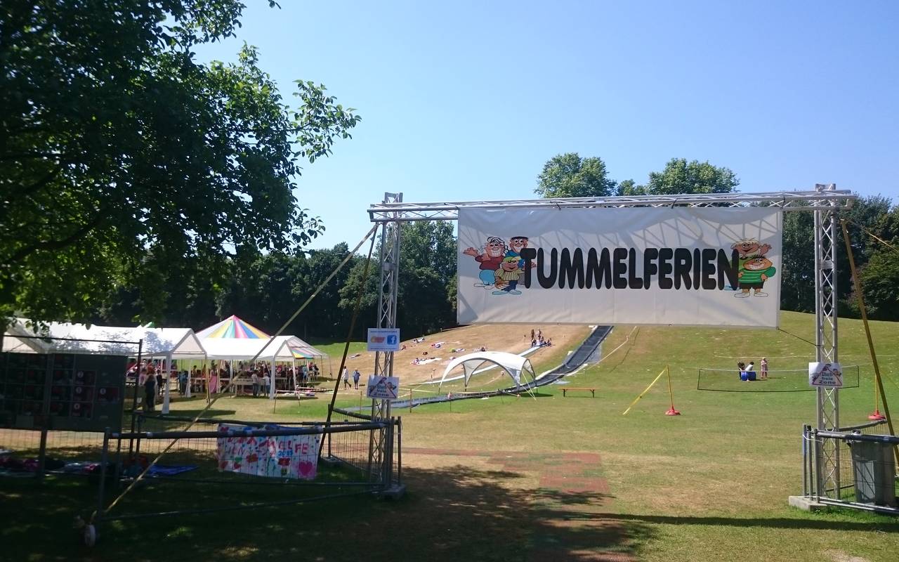 Tummelferien Eingang Schlosspark Moers