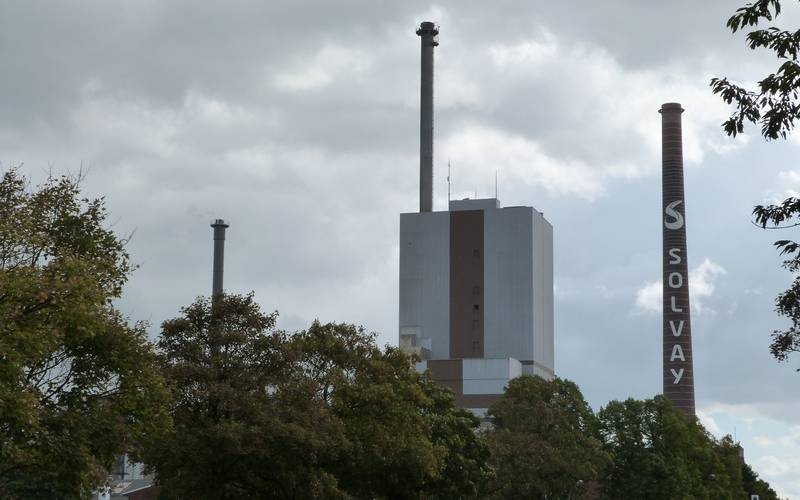 Solvay Werk Rheinberg mit Schornstein