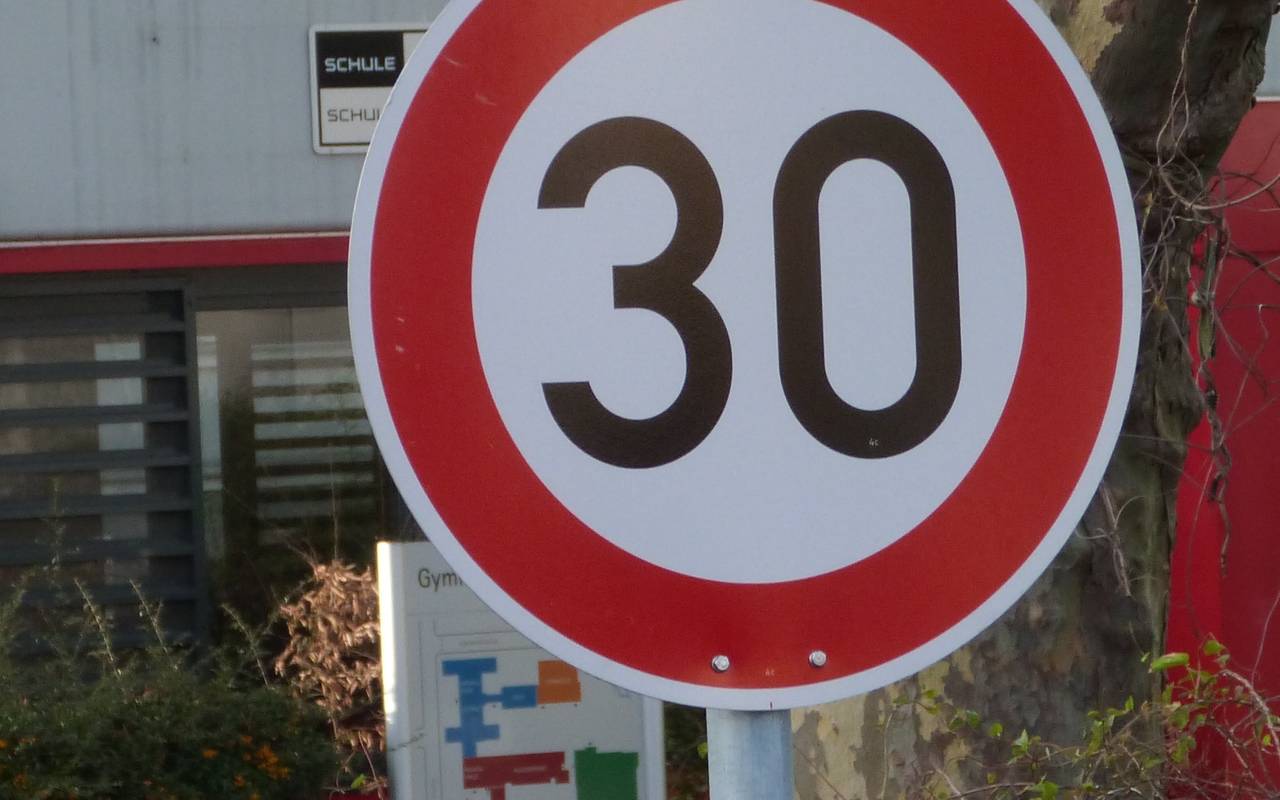 Ein Tempo 30-Straßenschild in Moers.