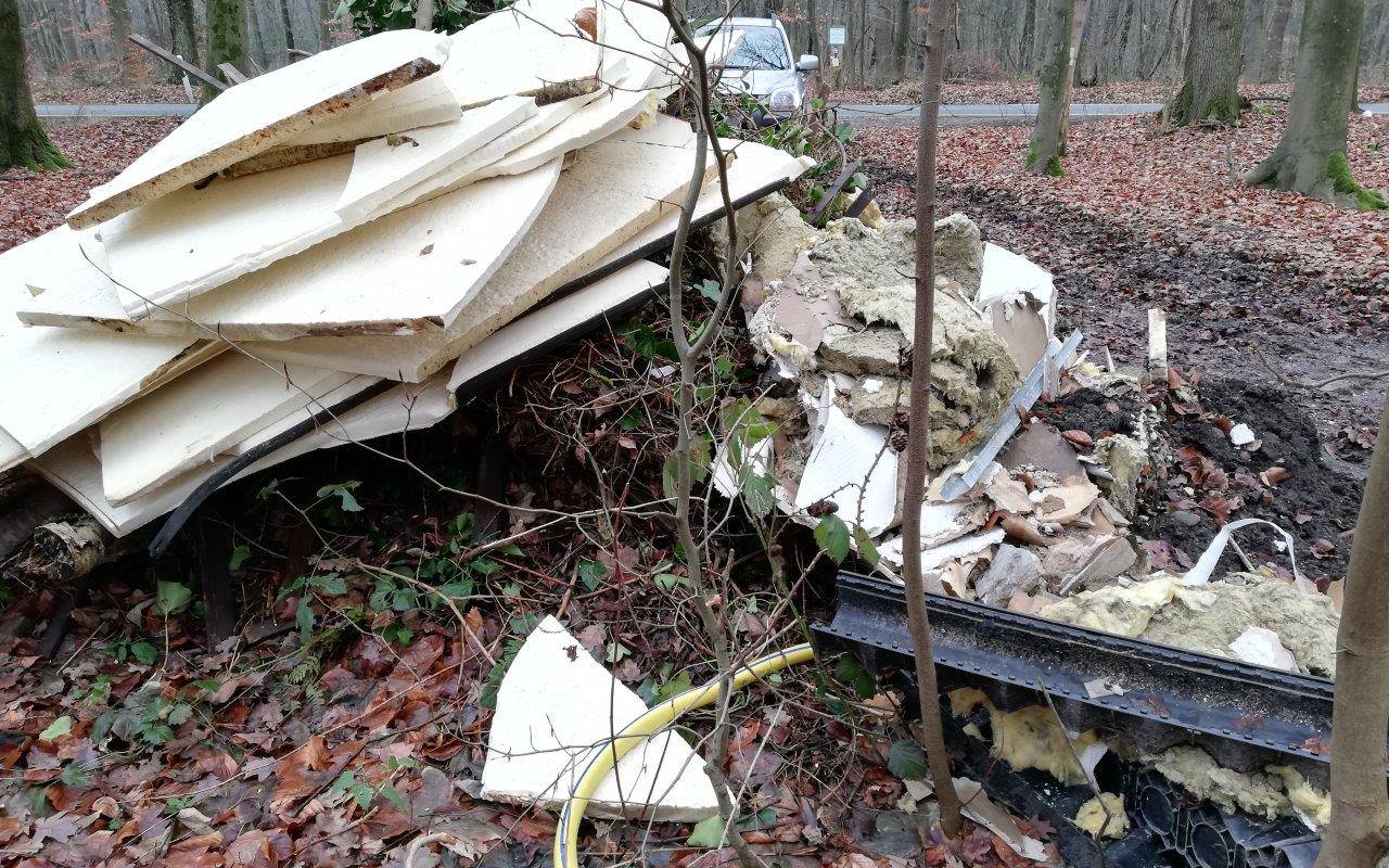 Illegaler Müll verursachte Reitunfall