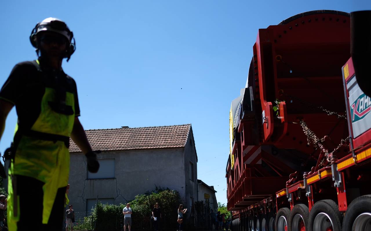 Schwertransport von der STEAG zum Hafen Mehrum am 29.06.2018