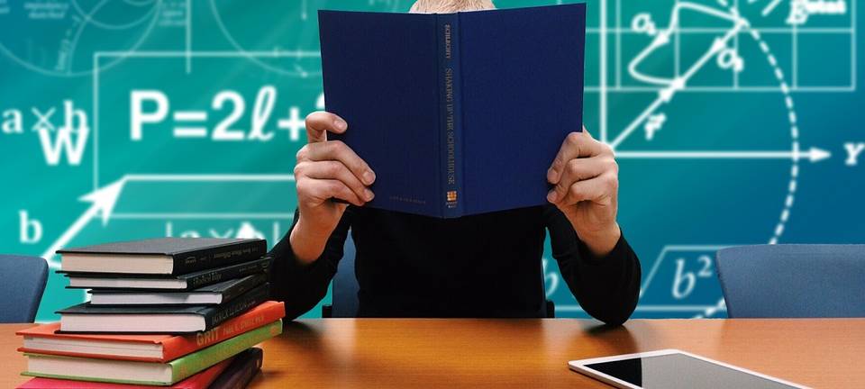 Schüler und Eltern können ab heute wieder das Zeugnis-Telefon anrufen