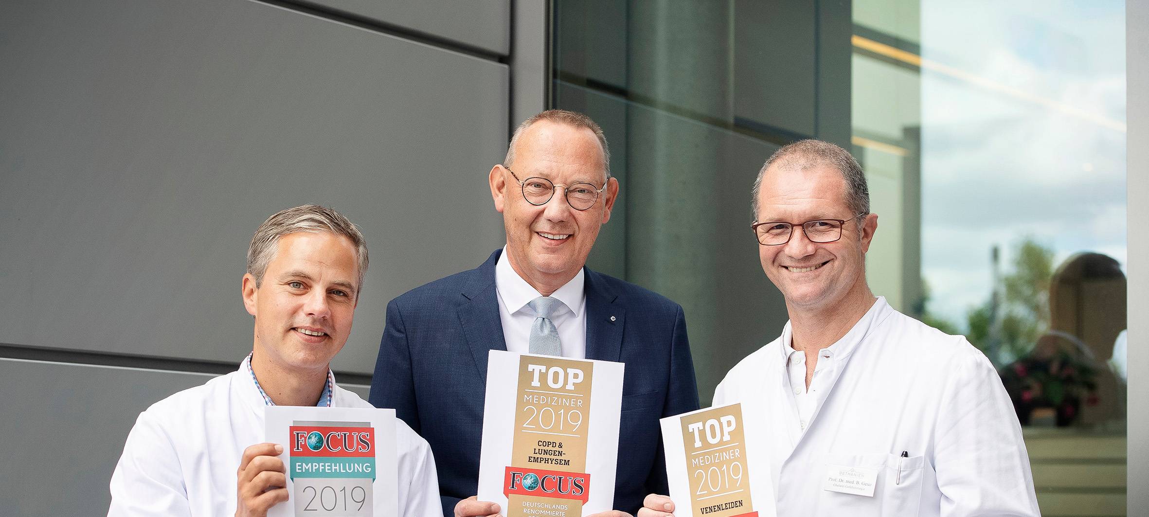 Der Chefarzt der Lungenklinik in Moers hält Vortrag