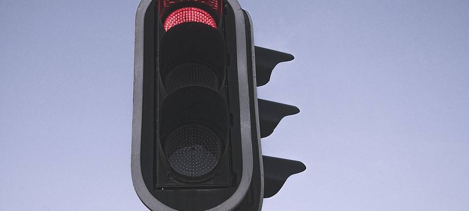 Autofahrer in Moers fährt über rot - Radfahrer stirbt