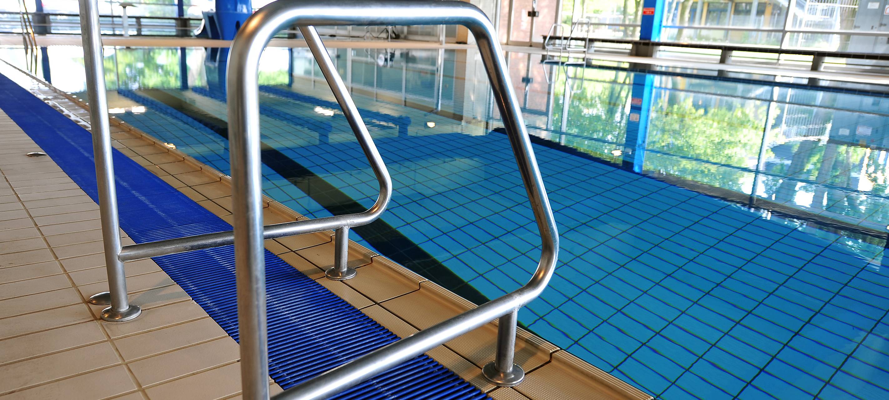 Verzögerte Arbeiten: Hallenbad Voerde bleibt eine weitere Woche dicht