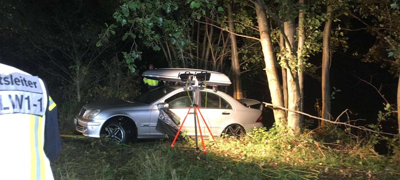 Auto rollt in den Weikensee