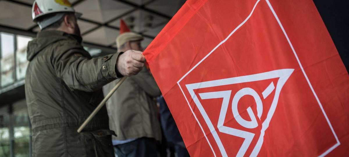 In der Stahlindustrie bei uns drohen ab morgen Warnstreiks
