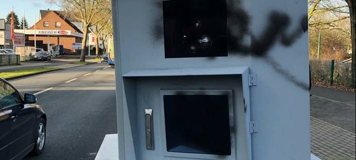 Unbekannte haben einen Blitzer in Moers zerstört