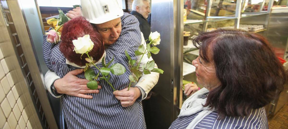 Kumpel verabschieden Kantinefrauen auf Zeche Prosper Haniel