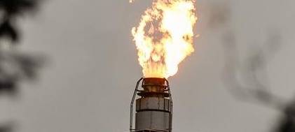 Fackeln in Gelsenkirchen erleuchteten Himmel bis Schermbeck