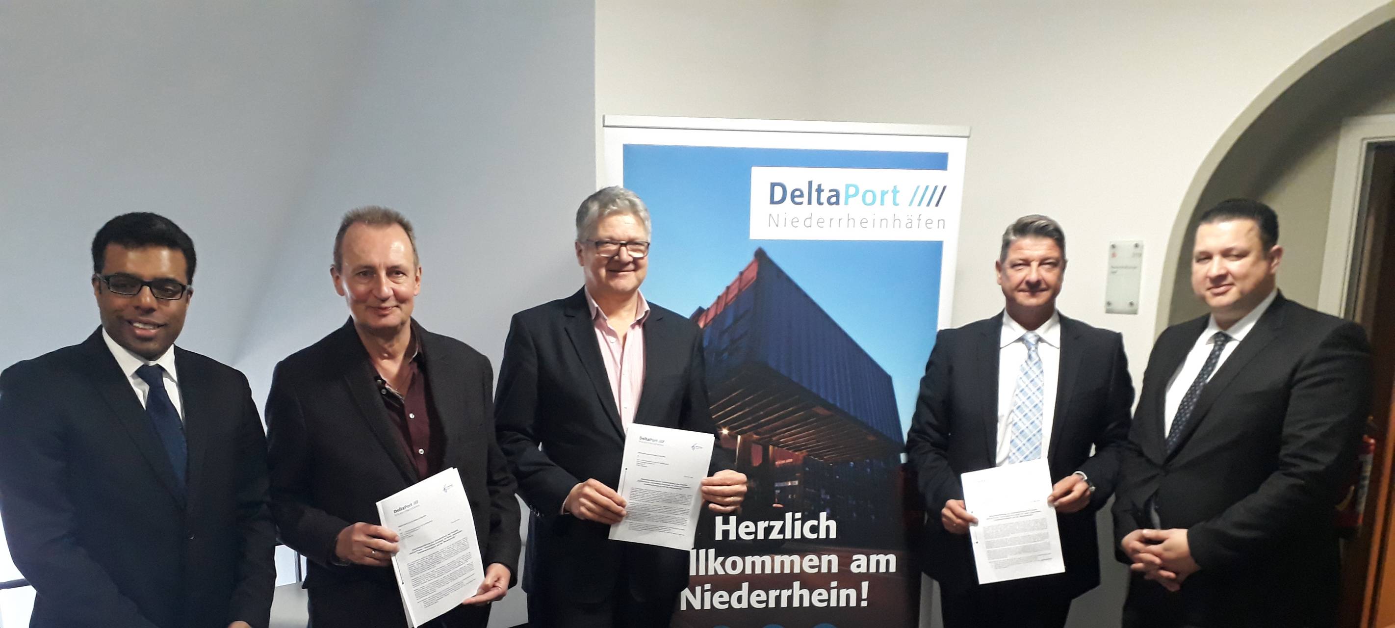 Von der Straße auf das Wasser