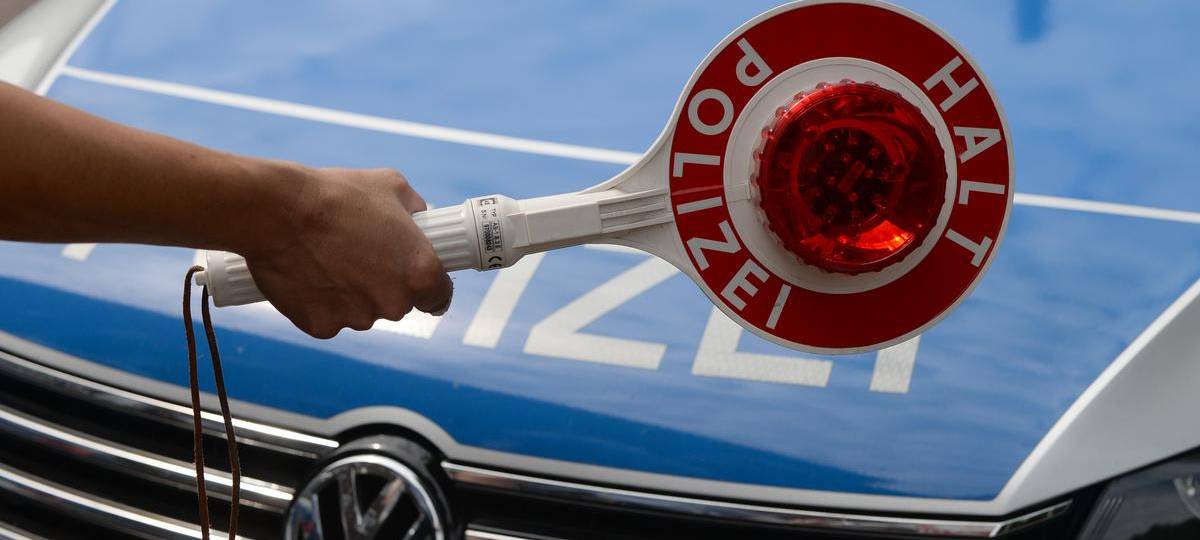 Raser liefert sich Verfolgungsjagd mit der Polizei in Wesel