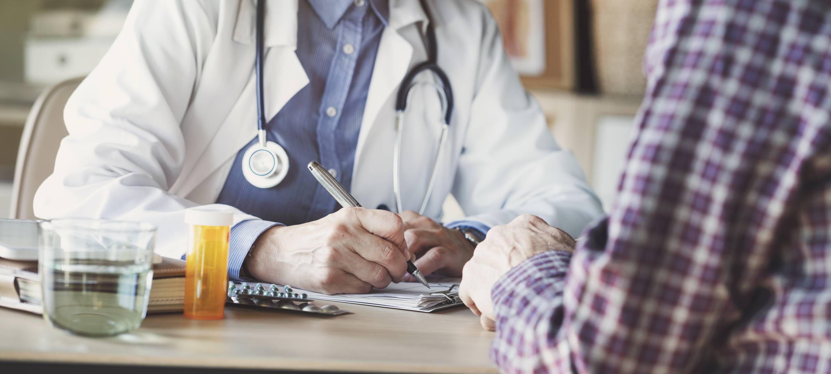 Im Behandlungszimmer beim Arzt (Symbolbild).