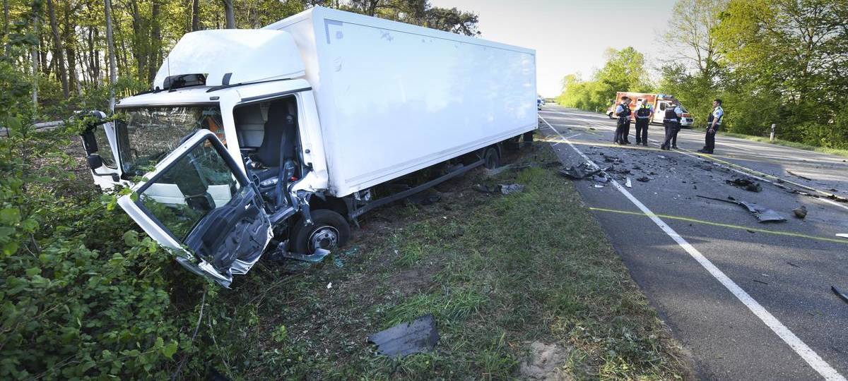 Autofahrer (28) stirbt bei Unfall auf B473 in Hamminkeln