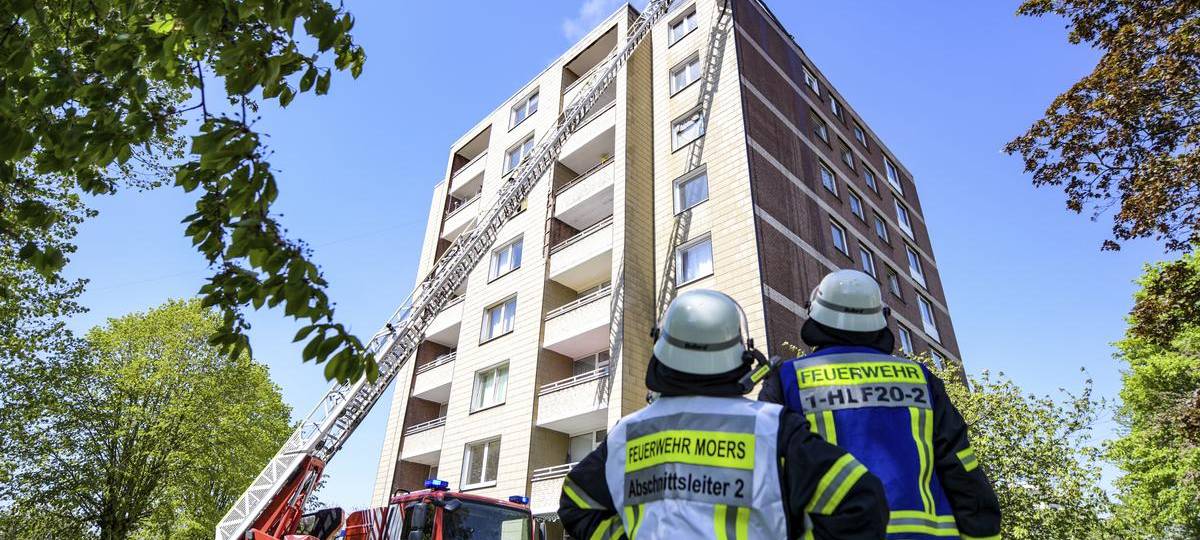 Moerser Hochhaus an der Römerstraße nach Brand unbewohnbar