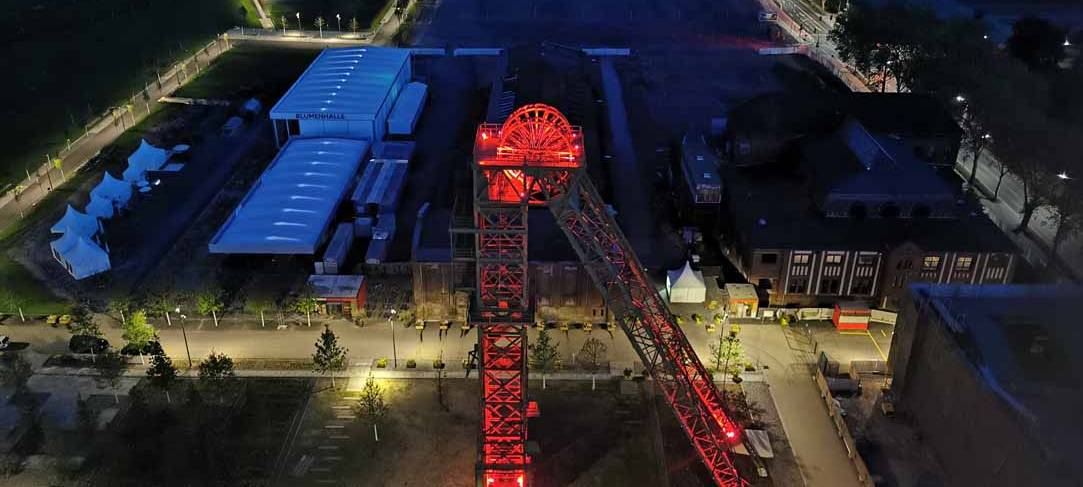 Schacht 2 in Kamp-Lintfort erleuchtet nachts jetzt bunt