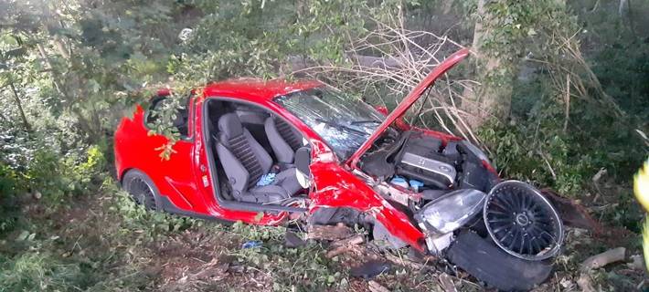 Unfall in Voerde: Beifahrer schwer verletzt - Fahrer flieht