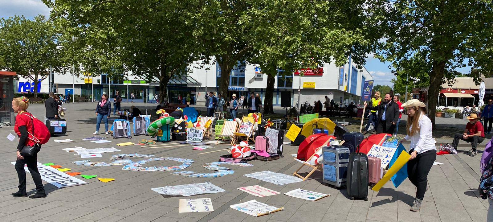 Reisebüros demonstrieren für Hilfe