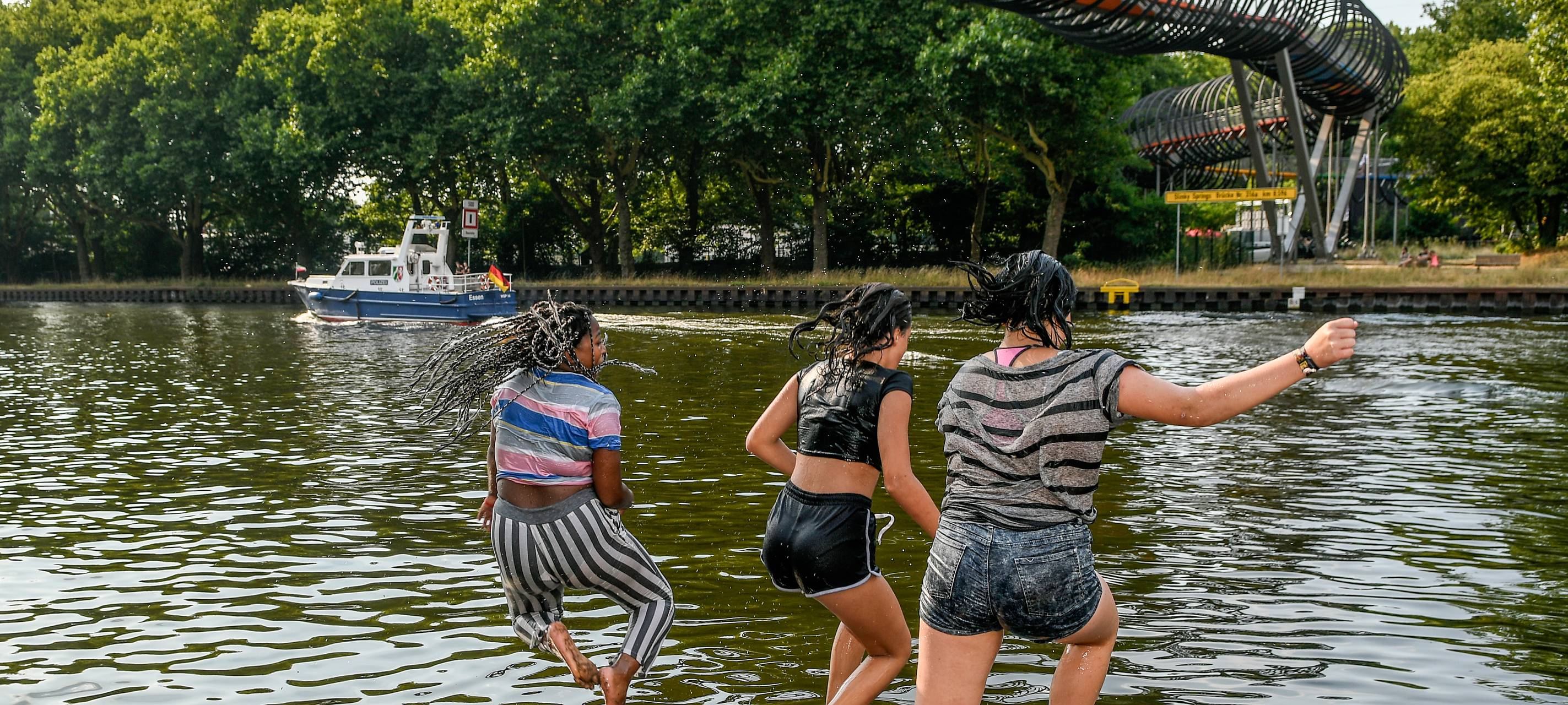 Schwimmer störten Schiffsverkehr auf dem Kanal