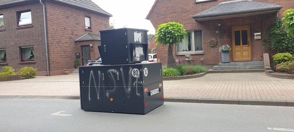 Unbekannte beschmieren Blitzer ohne Personal in Kamp-Lintfort