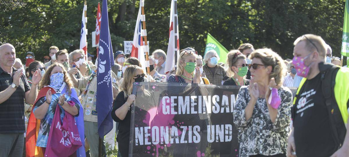 150 Menschen demonstrieren in Neukirchen-Vluyn gegen die AfD