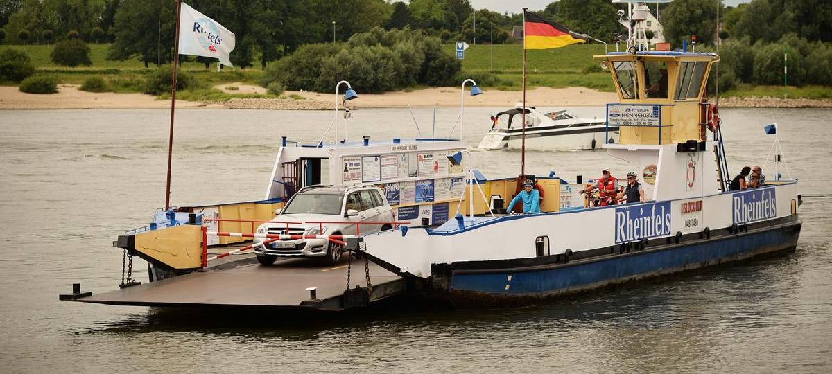 Schiffsführer der Orsoyer Fähre rettet zwei Kinder aus Rhein