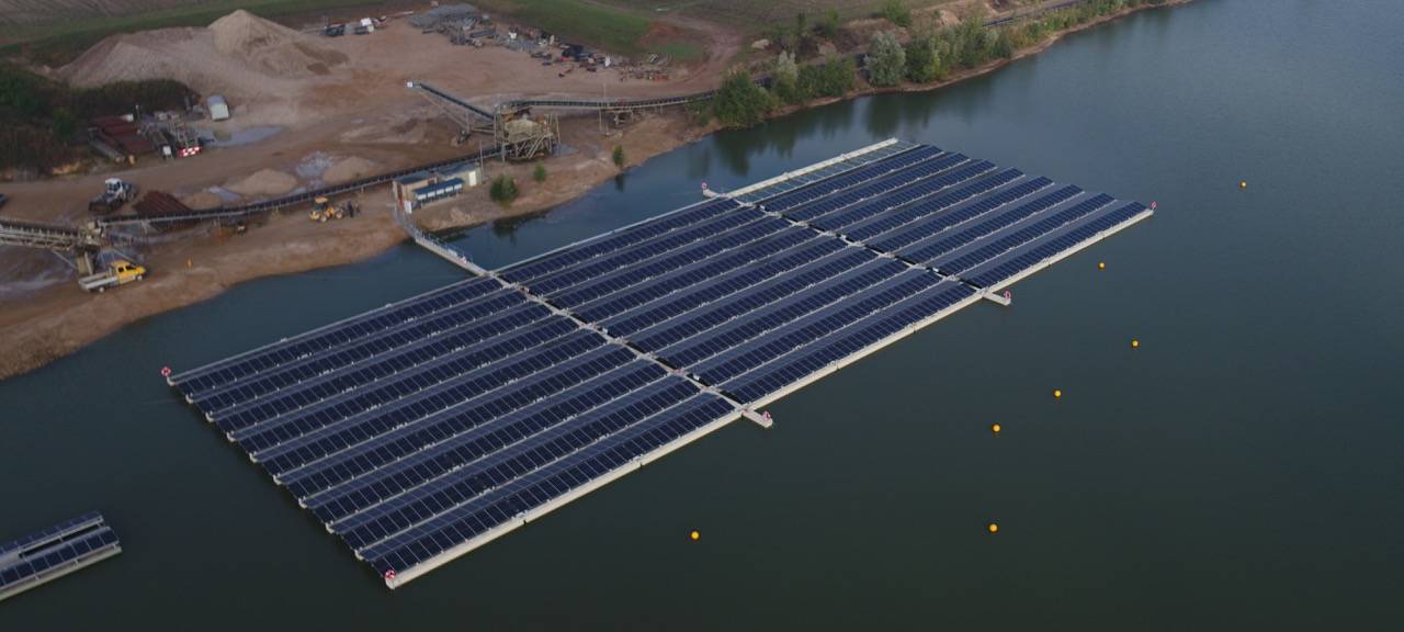 Weseler Kiesfirma mit größter schwimmender Solaranlage NRWs