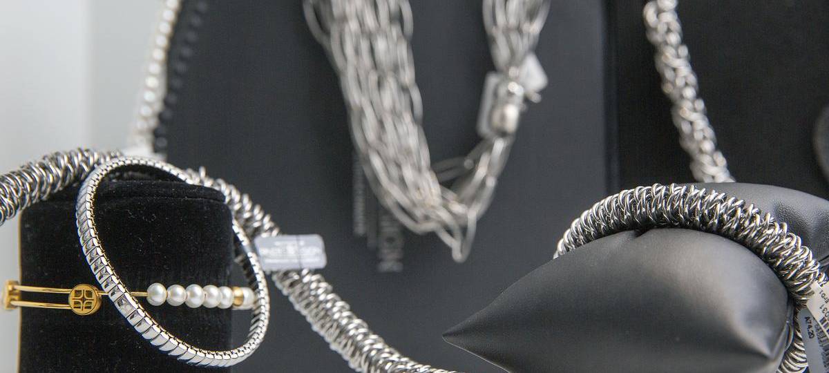 Zwei Männer klauen Goldschmuck in Xantener Juwelierladen