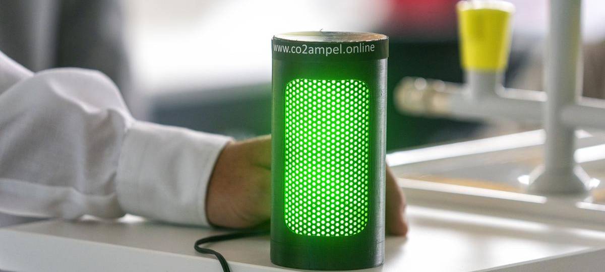 Dinslakener Schulen bekommen nochmals 100 CO2-Ampeln