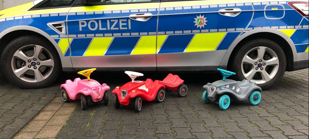Polizei in Kamp-Lintfort sucht drei Bobbycar-Besitzer