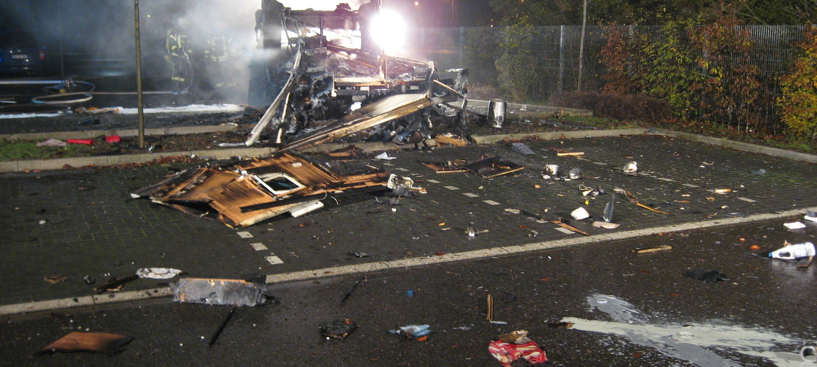 Zeugen sahen zündelnde Jugendliche vor Brand in Wesel