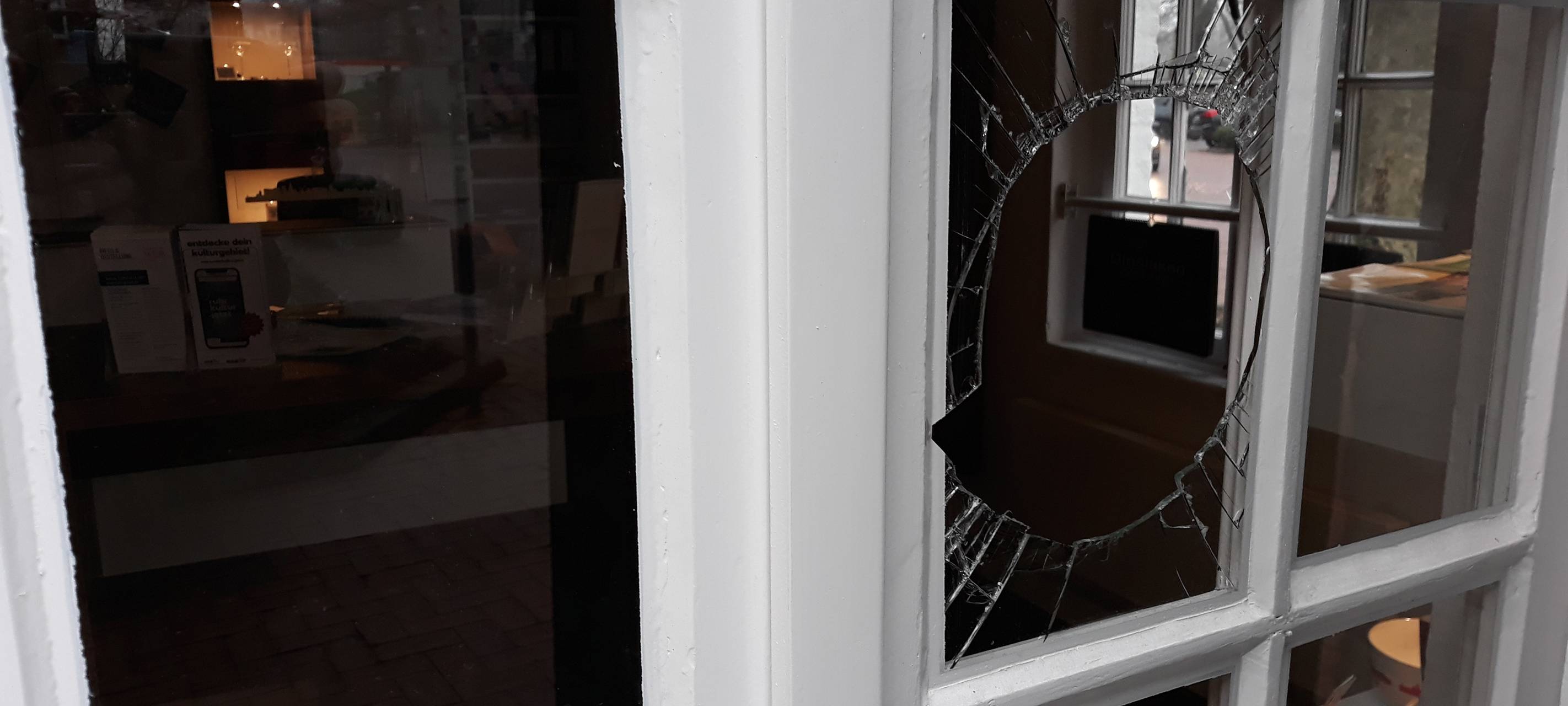 Unbekannte brechen in Dinslakener Stadtinformation ein