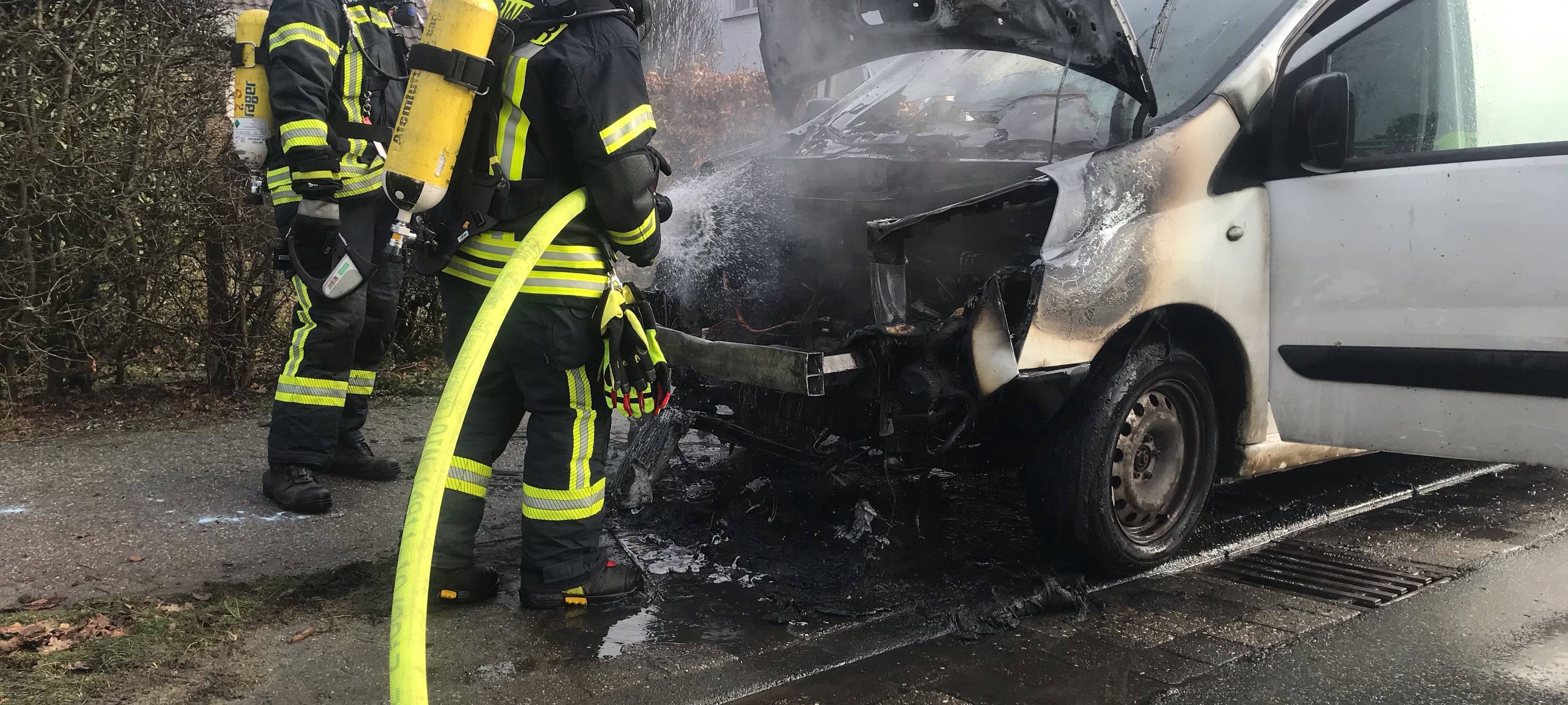 Flammen im Motorraum