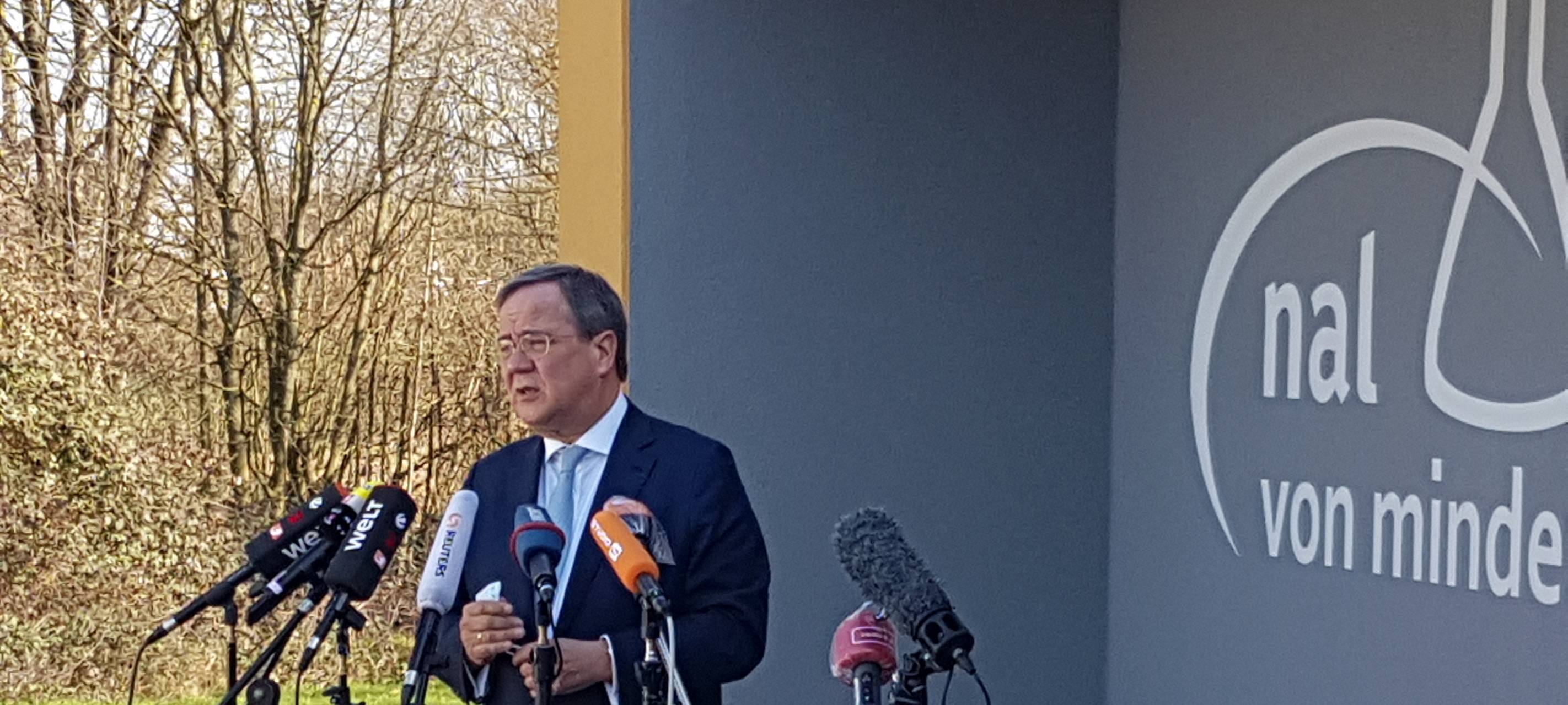 Armin Laschet in Moers: Hoffnung in Schnelltests