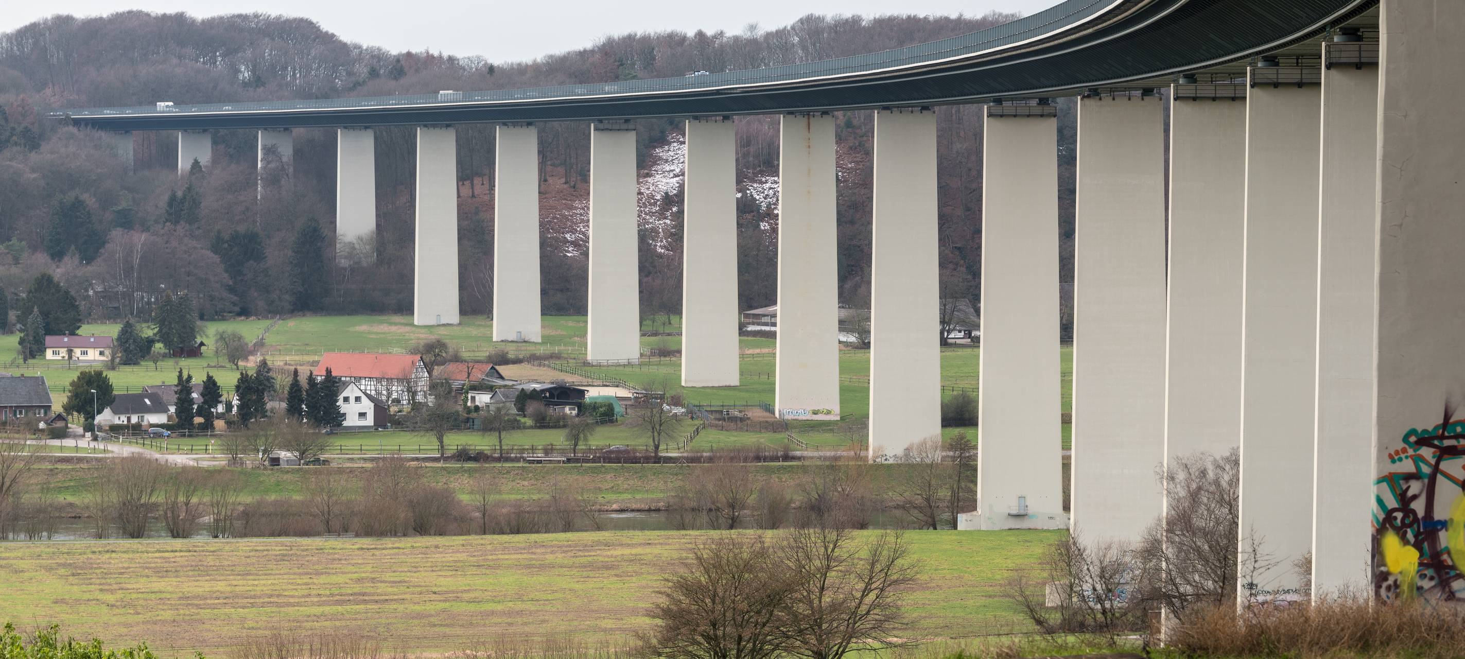 Ruhrtalbrücke A52 gesperrt wegen Fahrbahnschäden