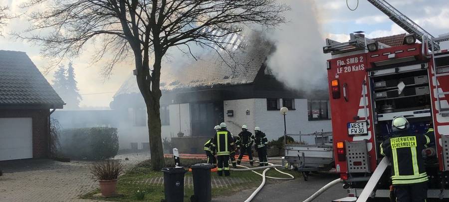 Dachstuhl in Schermbeck geriet in Flammen