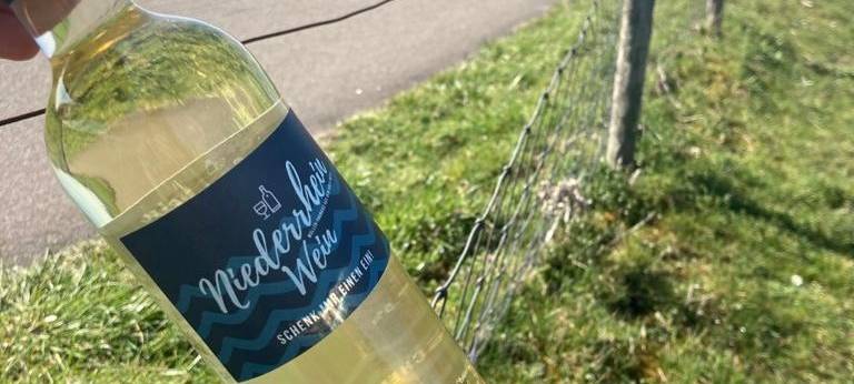 APRIL, APRIL: Kein Niederrhein-Wein vom Deich!