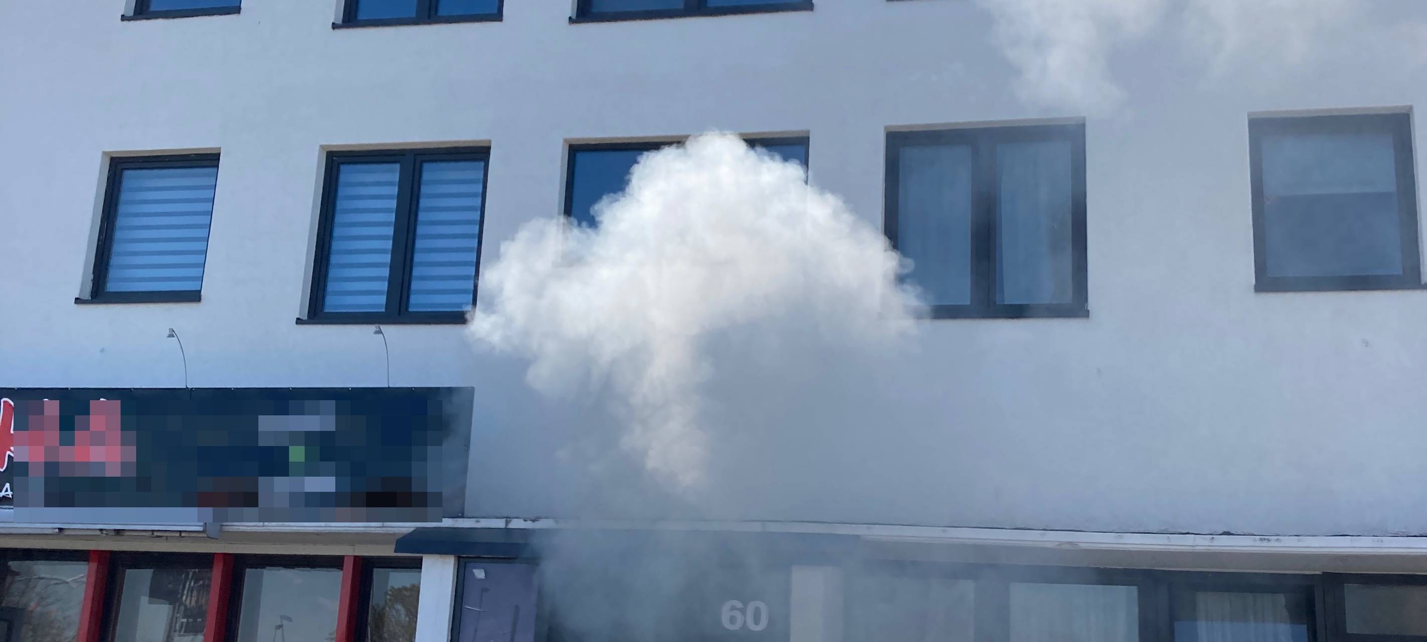 Neun Menschen in Kamp-Lintfort über Drehleiter gerettet