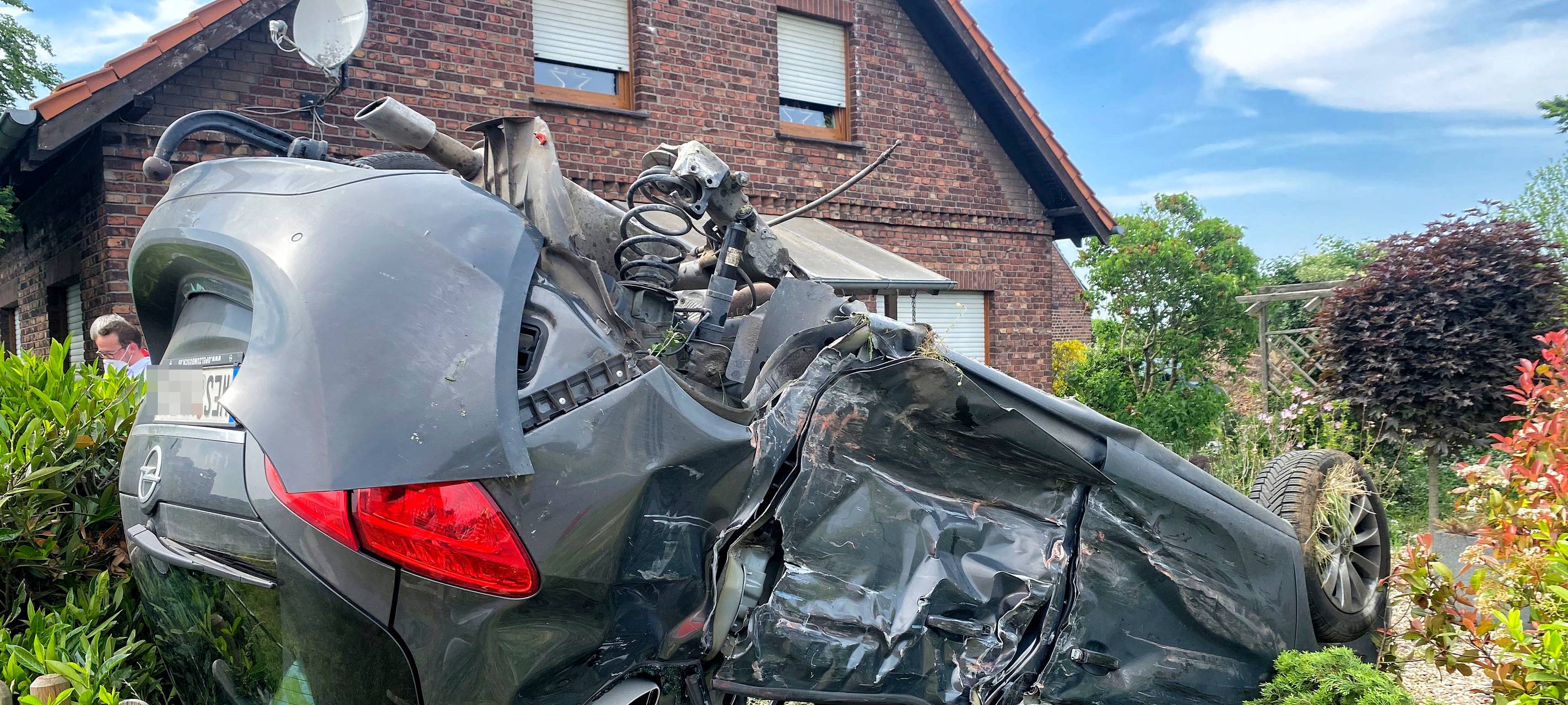 LKW nimmt Vorfahrt - Sonsbeckerin in Alpen schwer verletzt