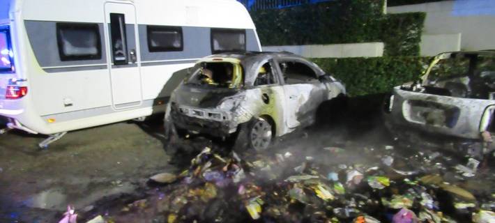 Wieder brannten in Dinslaken etliche Mülltonnen