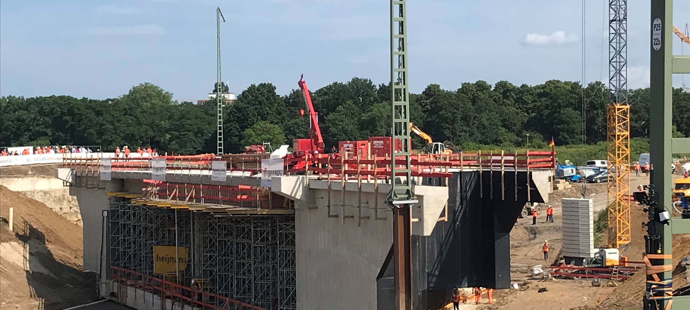 An der Weseler Südumgehung wird eine Brücke eingeschoben