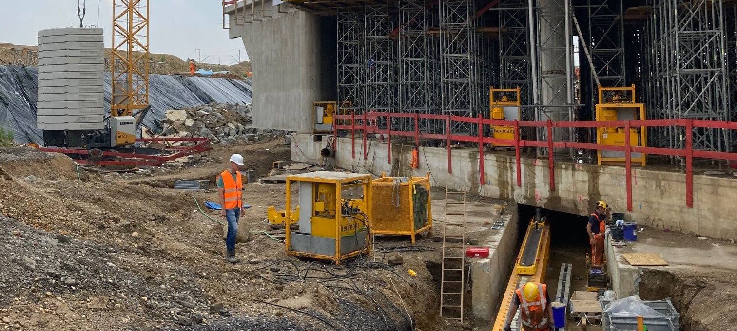 An der Weseler Südumgehung wird eine Brücke eingeschoben