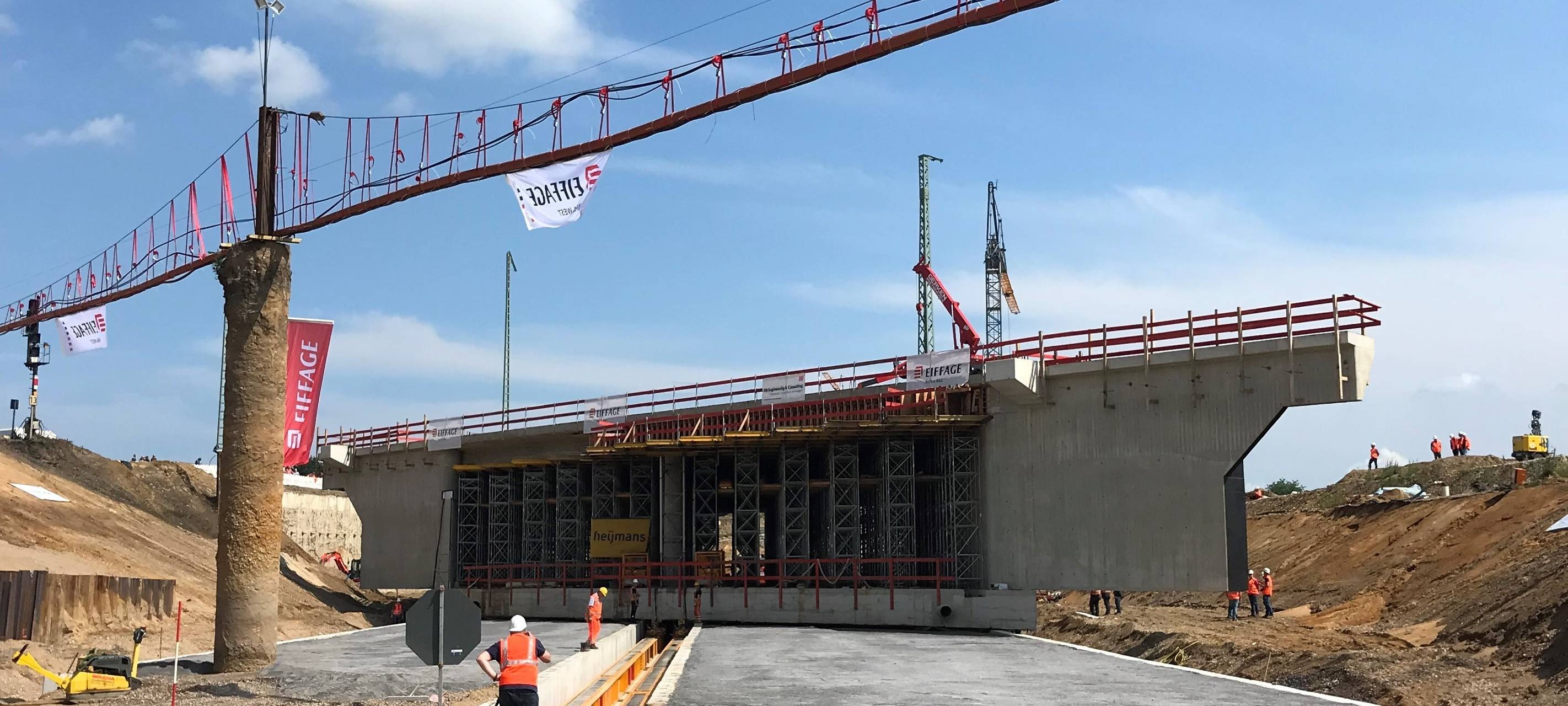 An der Weseler Südumgehung wird eine Brücke eingeschoben