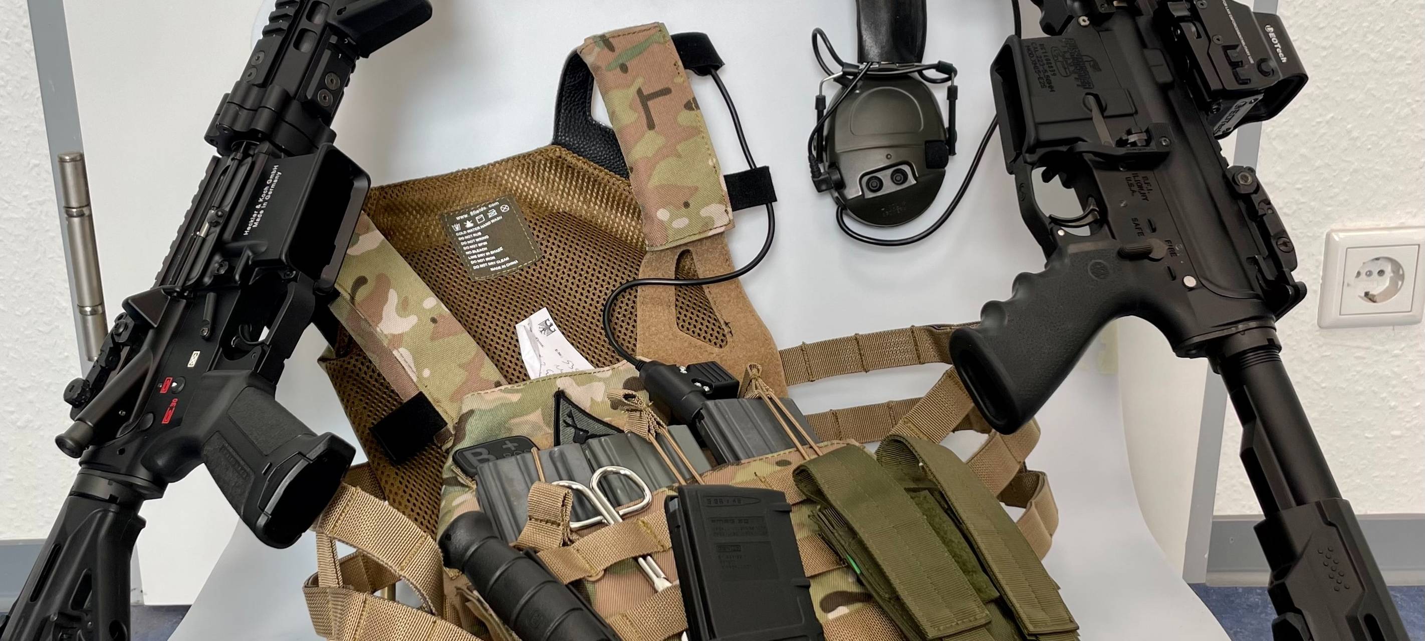 Zoll stellt Kriegswaffen Marke Eigenbau in Moers sicher