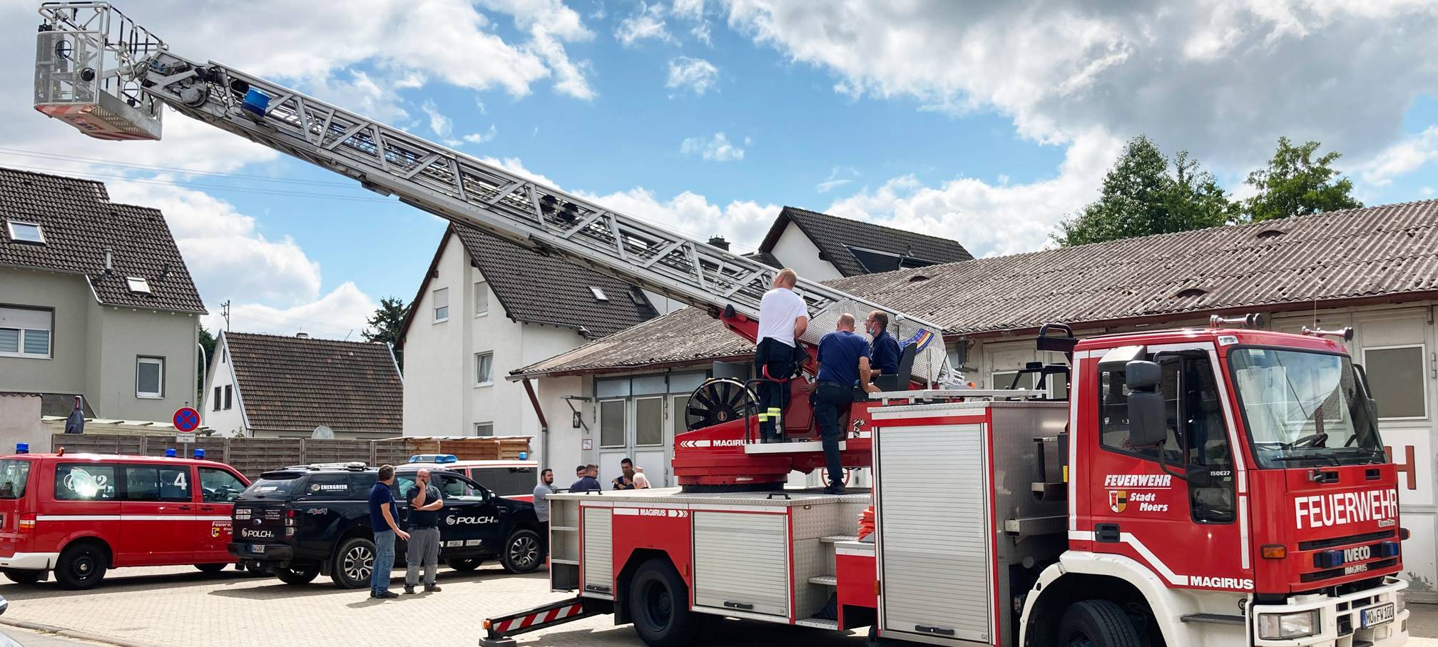 Feuerwehr Moers leiht Drehleiter ins Ahrtal aus