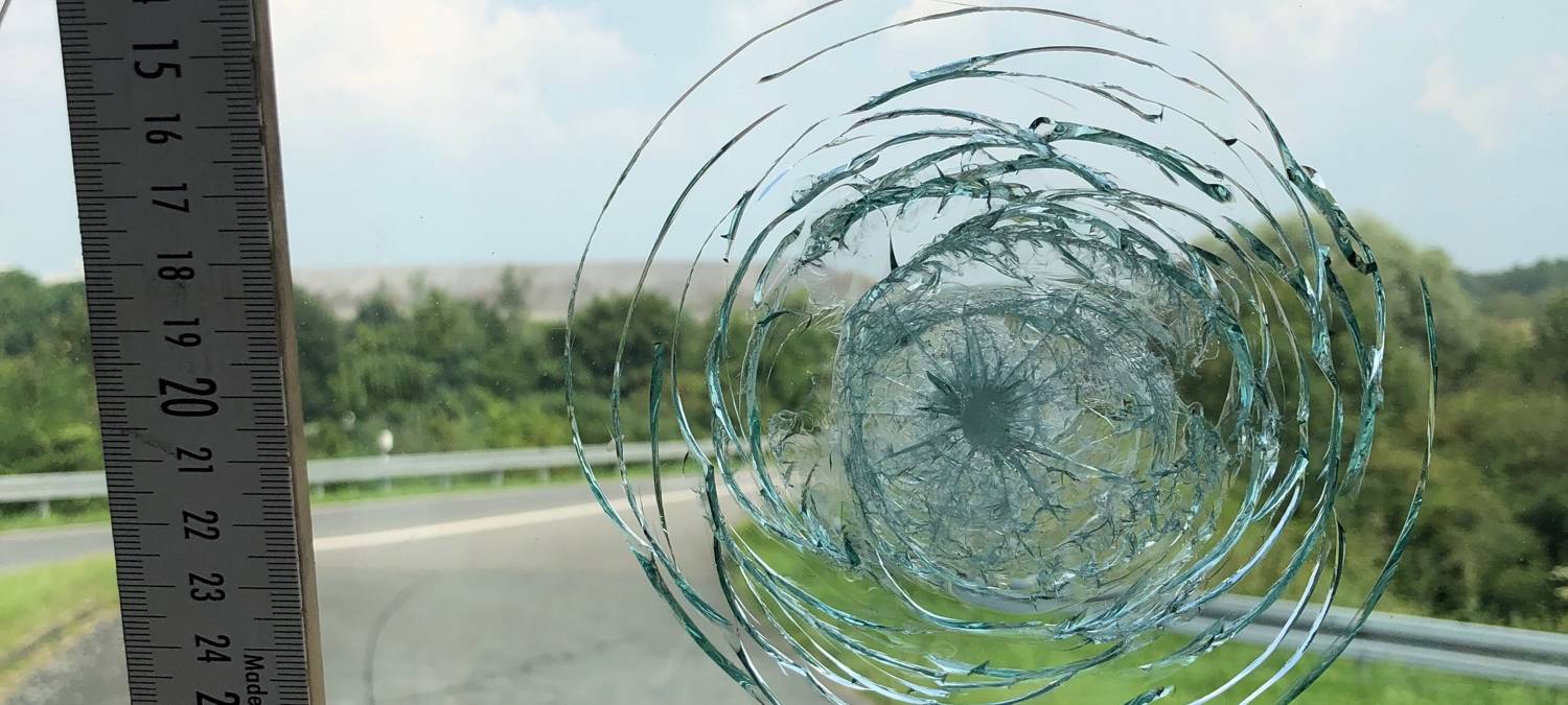 Kein Dumme - Jungen - Streich: Stein auf Lkw geworfen