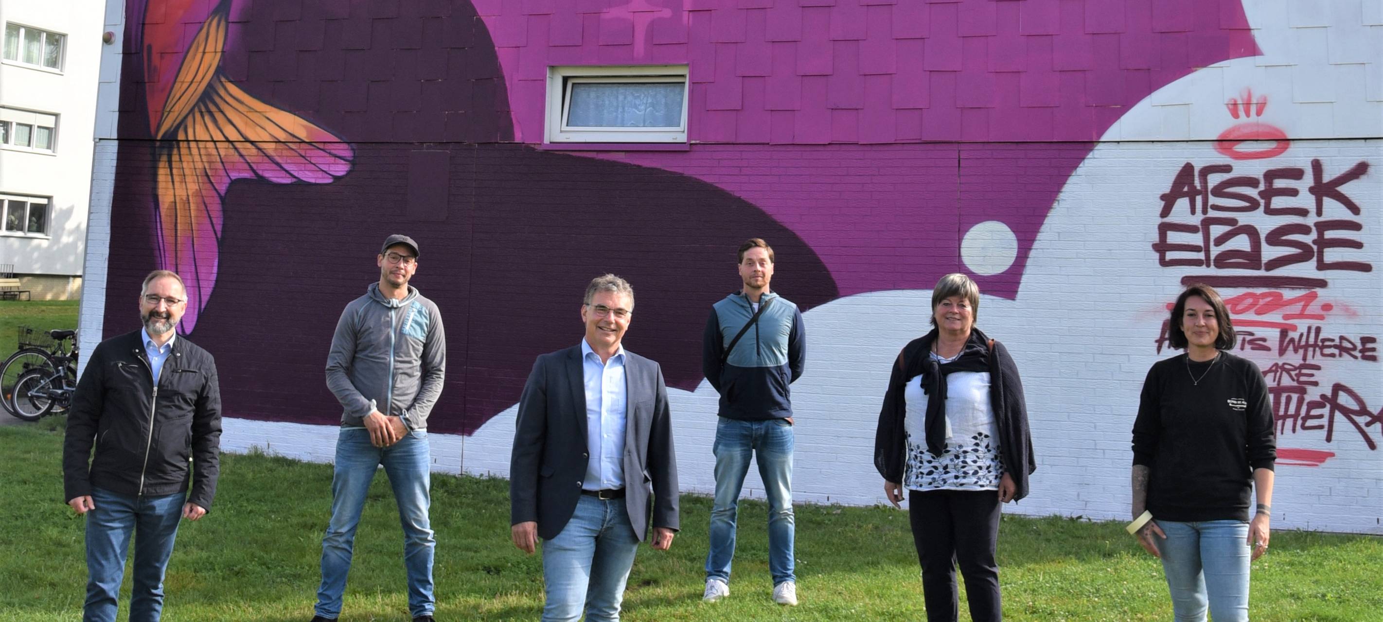 Riesige Wandgemälde verschönern Rheinberger Reichelsiedlung